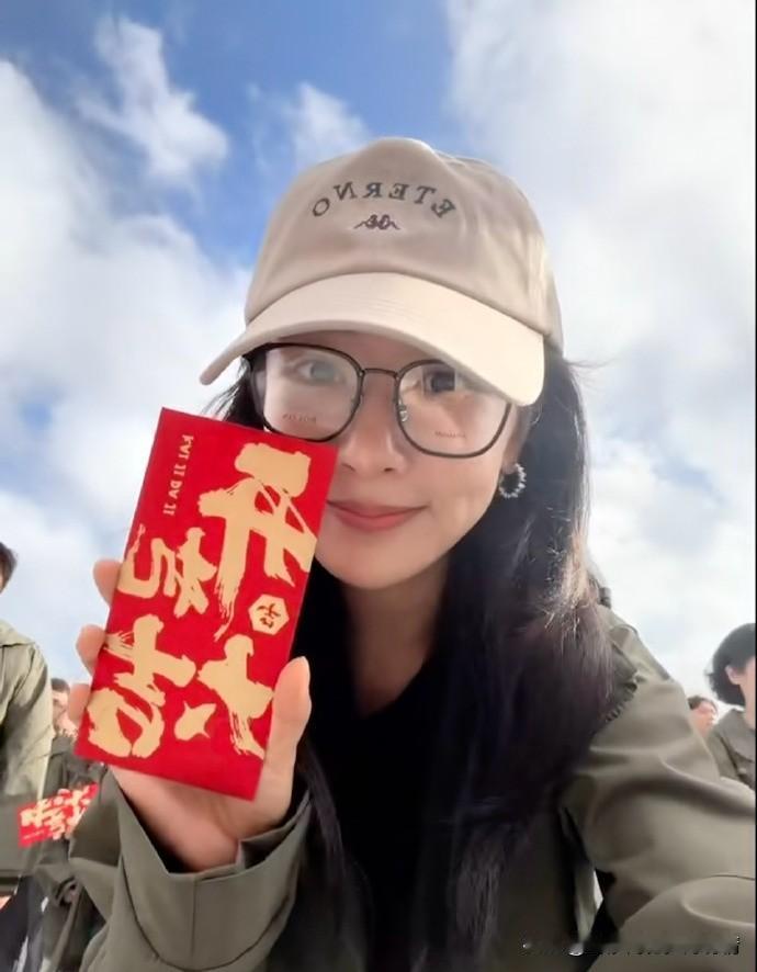 杨紫又在剧组度过跨年，这份深耕角色的敬业模样太让人动容！镜头前她是鲜活角色，