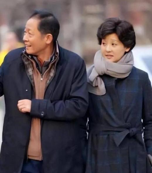 1988年，21岁的徐帆疯狂倒追老师王志文，同居了3年之后，王志文发现徐帆劈腿了