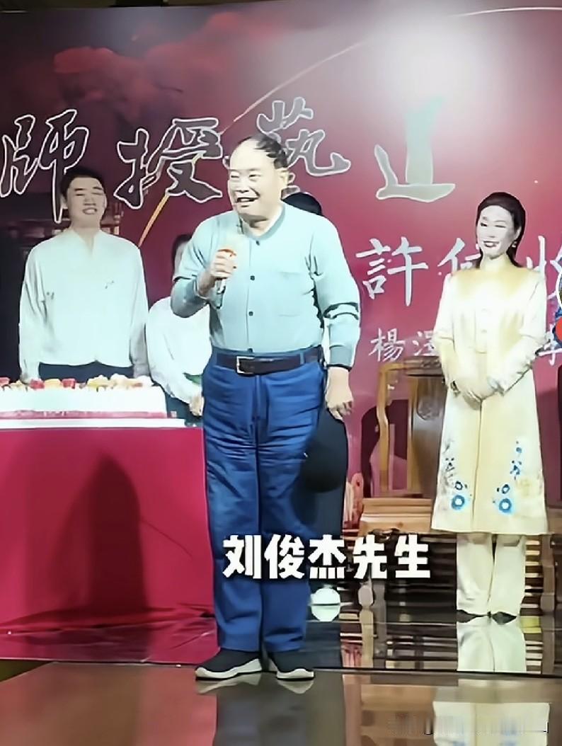 郭德纲口中同辈第一人狗神赵伟洲曾调侃把师弟刘俊杰清门？别被段子骗了！老相声的幽默