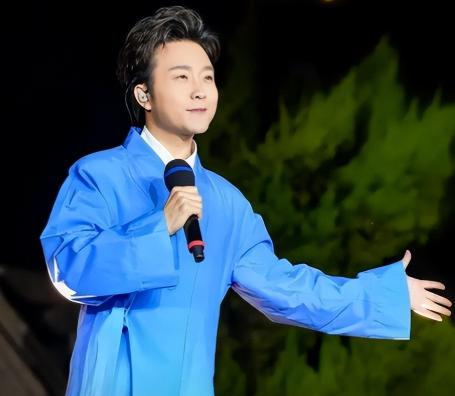 李玉刚跌落神坛，不再被世界宽容，李玉刚说了什么？梅葆玖竟然与他“不死不休”！到