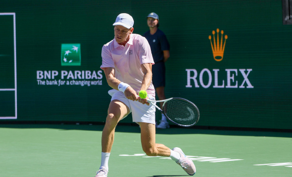 完全逆转! 辛纳此前对梅德韦杰夫硬地6连败, 现在已9连胜