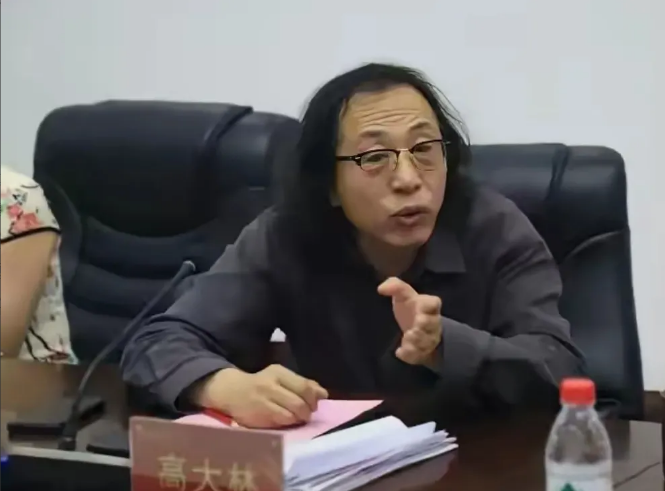 大林的苦衷著名歌唱家千百惠突然病逝，前夫高大林居然没有任何表示，放手让两人共同
