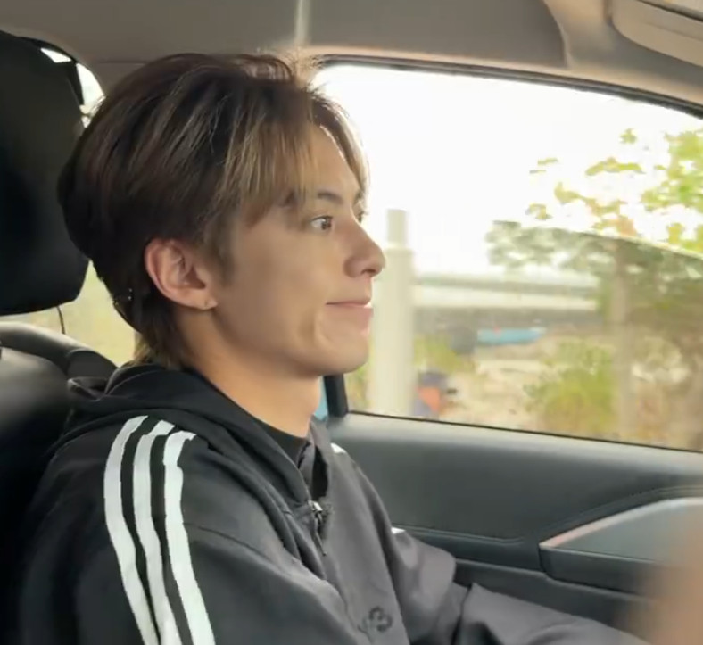 白鹿坐上了王鹤棣副驾白鹿王鹤棣自驾白鹿王鹤棣自驾这段，白鹿坐上了王鹤棣副驾，咱就