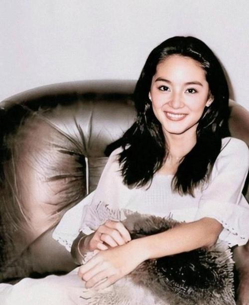 刘家昌说：“有一次，我回到香港，青霞打电话给我，约我去香格里拉喝茶。她告诉我一个
