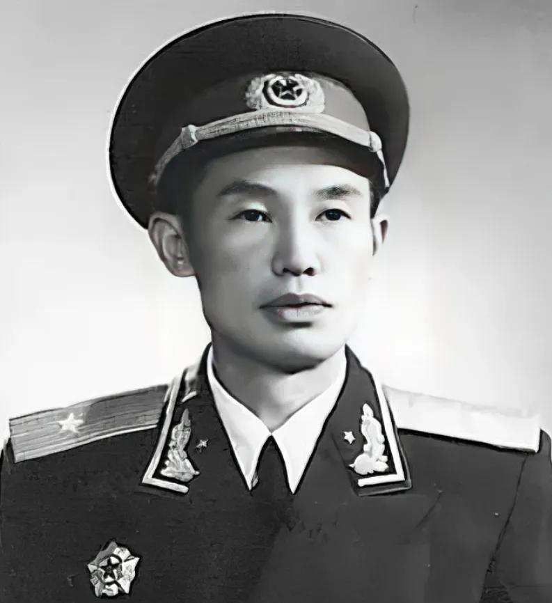 刘华香，开国少将。而且他村上共出了3个开国少将，另外两人是刘昂、刘贤权。刘华清