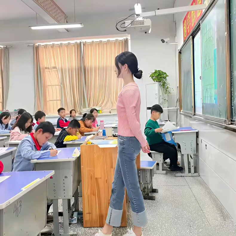 我怀疑男的都喜欢这样的女孩子吧！