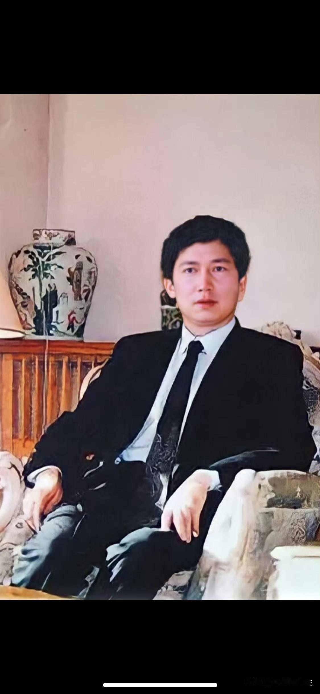 李春平在这个秋天走了。医院病房里很安静，没有什么亲人陪在身边。我舅老爷以