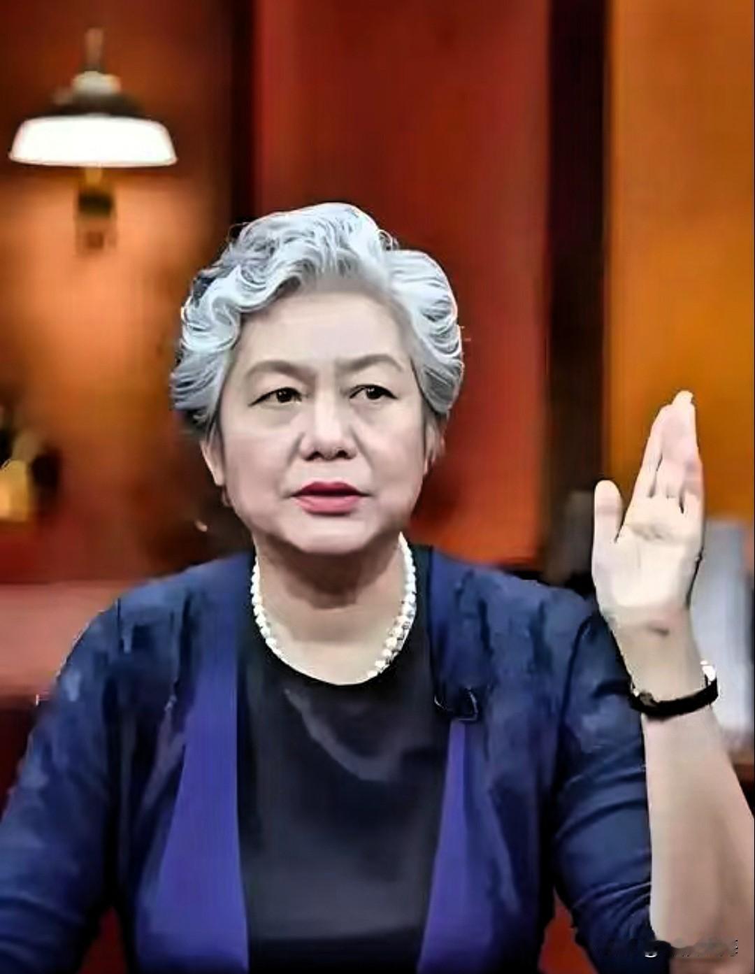 李玫瑾教授一语点醒无数父母！当了父母之后，总忍不住跟亲戚朋友聊起孩子，要么吐槽