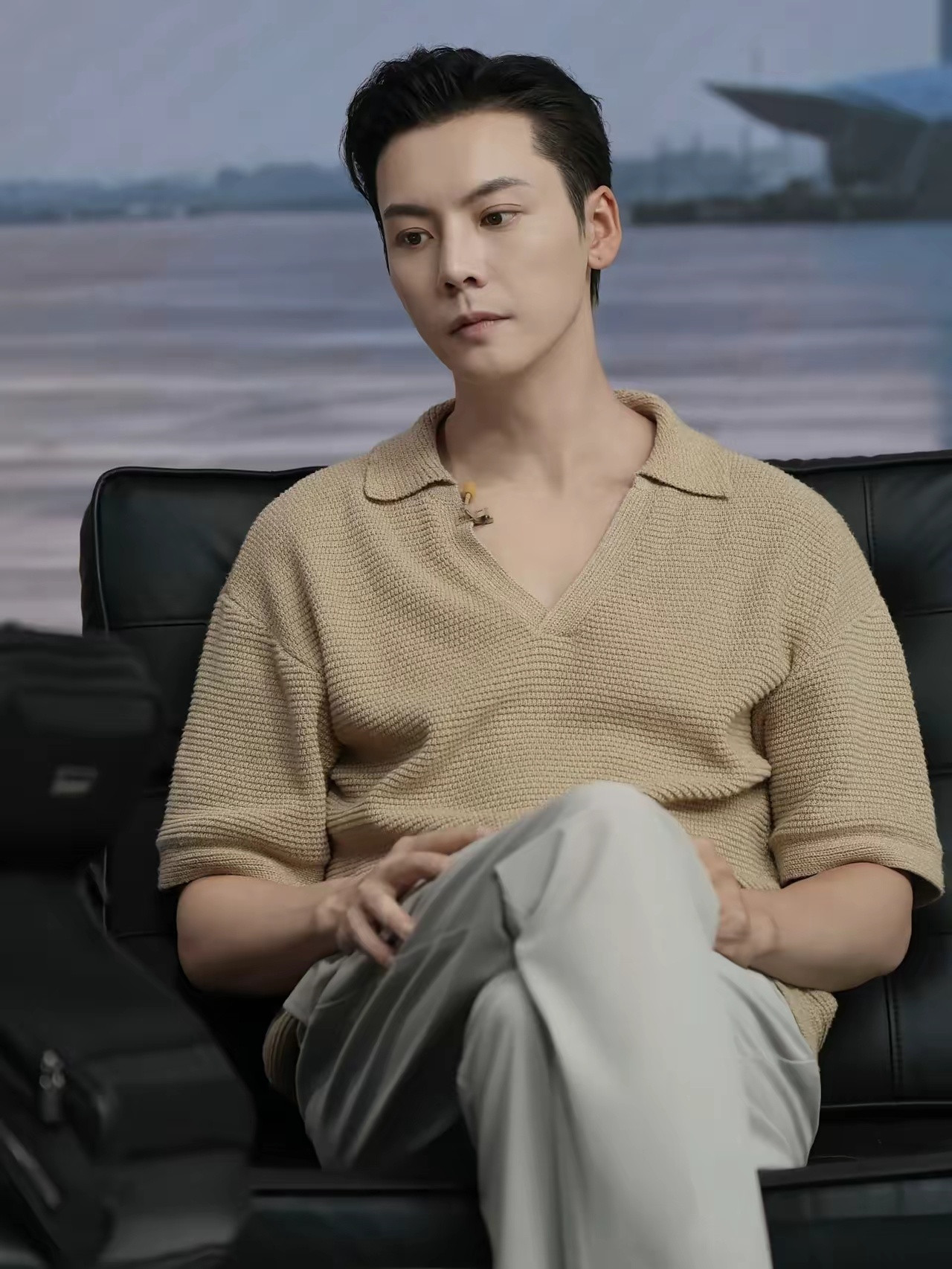 何穗说大家只知道我老公陈伟霆长得帅却不知道现实里的他，是这个样子。不少...