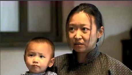 1993年，张艺谋拍摄电影《活着》，刘天池饰演的哑女深受好评，然而不久，张艺谋就