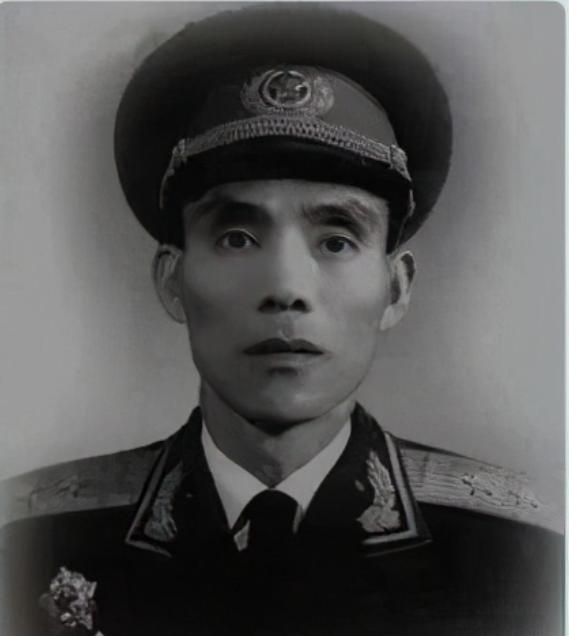 1951年，志愿军一万多人战场神秘消失，军长韦杰险被枪毙，9年后恩人落难，他开着