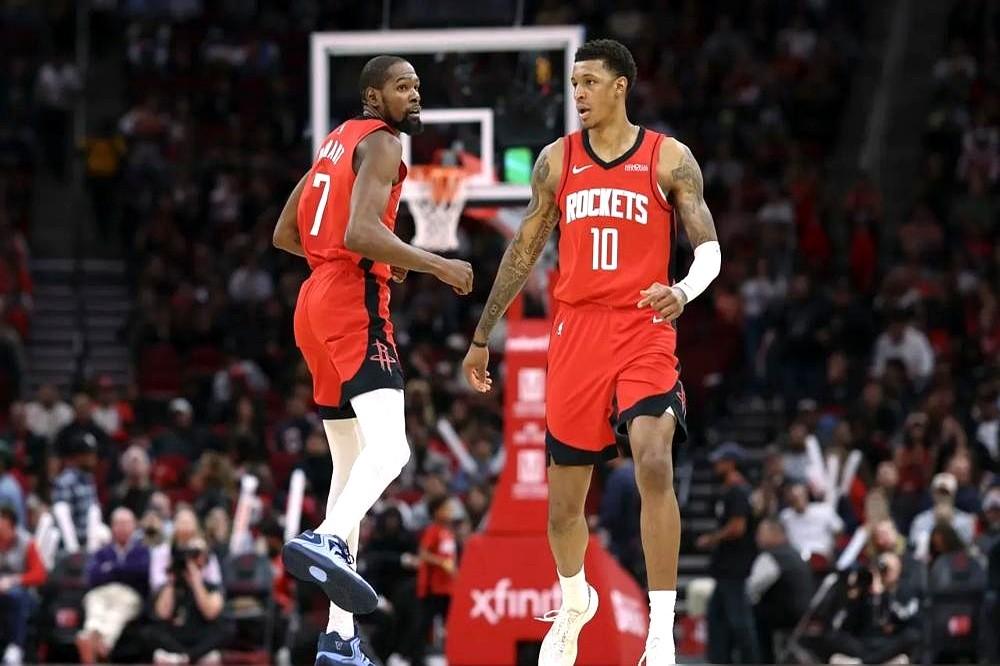 小贾巴里·史密斯在场边被杜兰特点名表扬，不是因为他单场狂砍31分，而是因为他没放