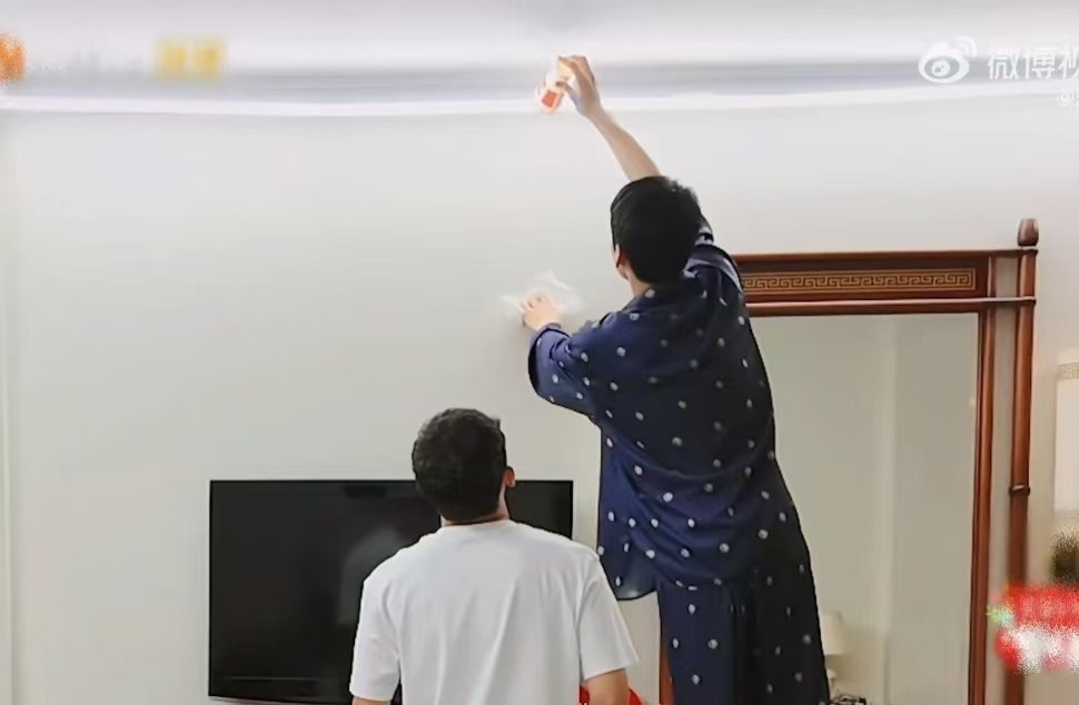 龚俊抓虫子这段龚俊太man了龚俊也太man了，很难不爱抓虫子这段！​​​