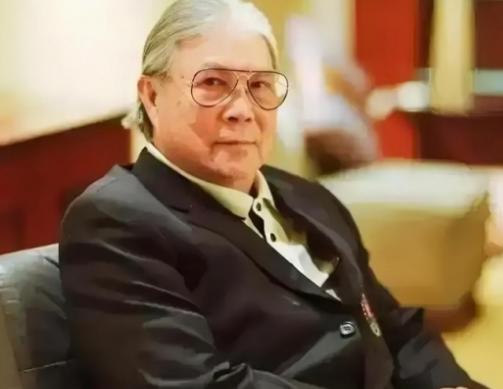 霍家百亿资产，却规定孙子每天零花钱必须花完，你没听错——是必须花完，霍震霆定下规