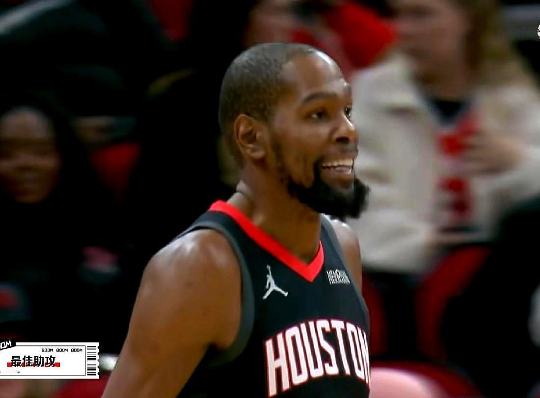 火箭被领先10分，全队三分31中8，眼看就要崩了。结果第四节，申京一个人把灰熊给