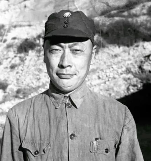 1937年，我军干部被捕叛变供出了陈毅，敌人设计诱骗陈毅下山。陈毅下山时，因口渴