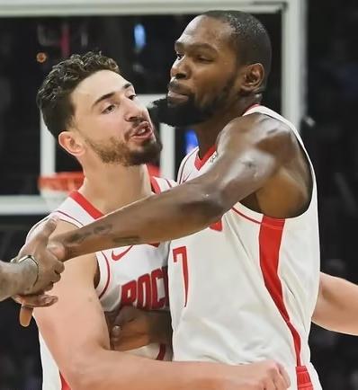 火箭11战10胜，其中最大的功臣不是杜兰特和申京，而是联盟的“特殊照顾。”北