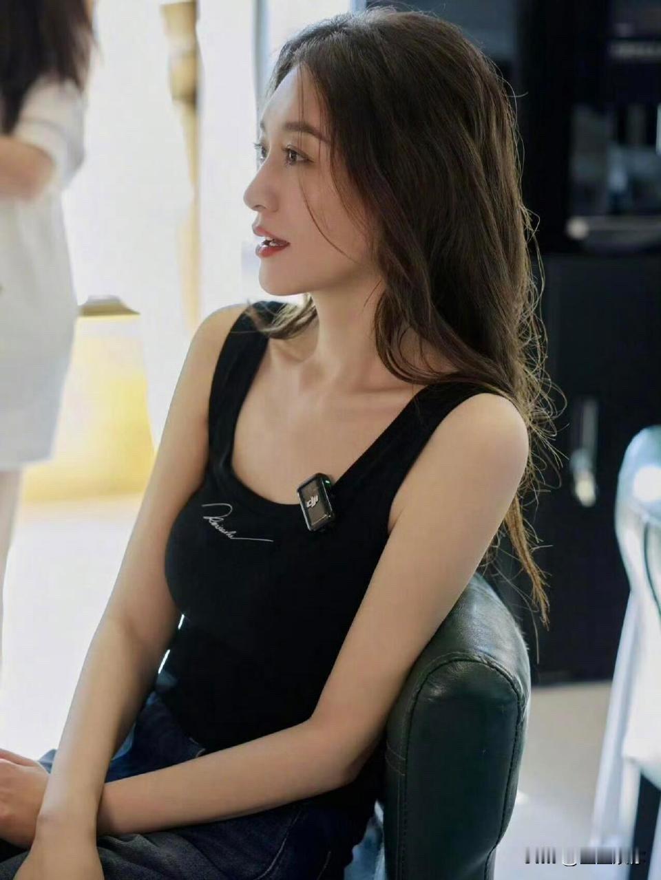 大家都说李小冉凡尔赛，可只有她在说真话。她自己坦白：不爱运动、爱吃、吃完就躺平睡