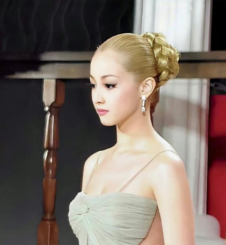 一个月5次，超过按50万一次收费！她被誉为"亚洲第一美人"，在婚前协议里规定，一