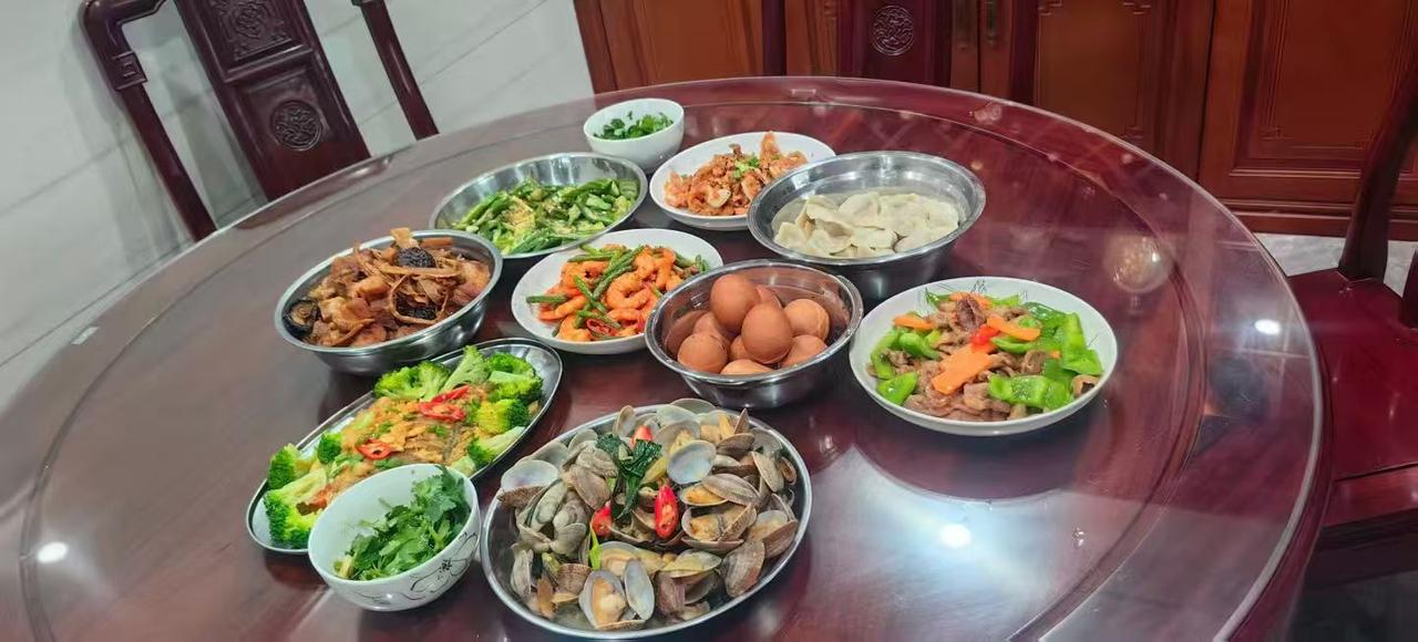 端午聚餐，家常便饭，美味佳肴，幸福满满。