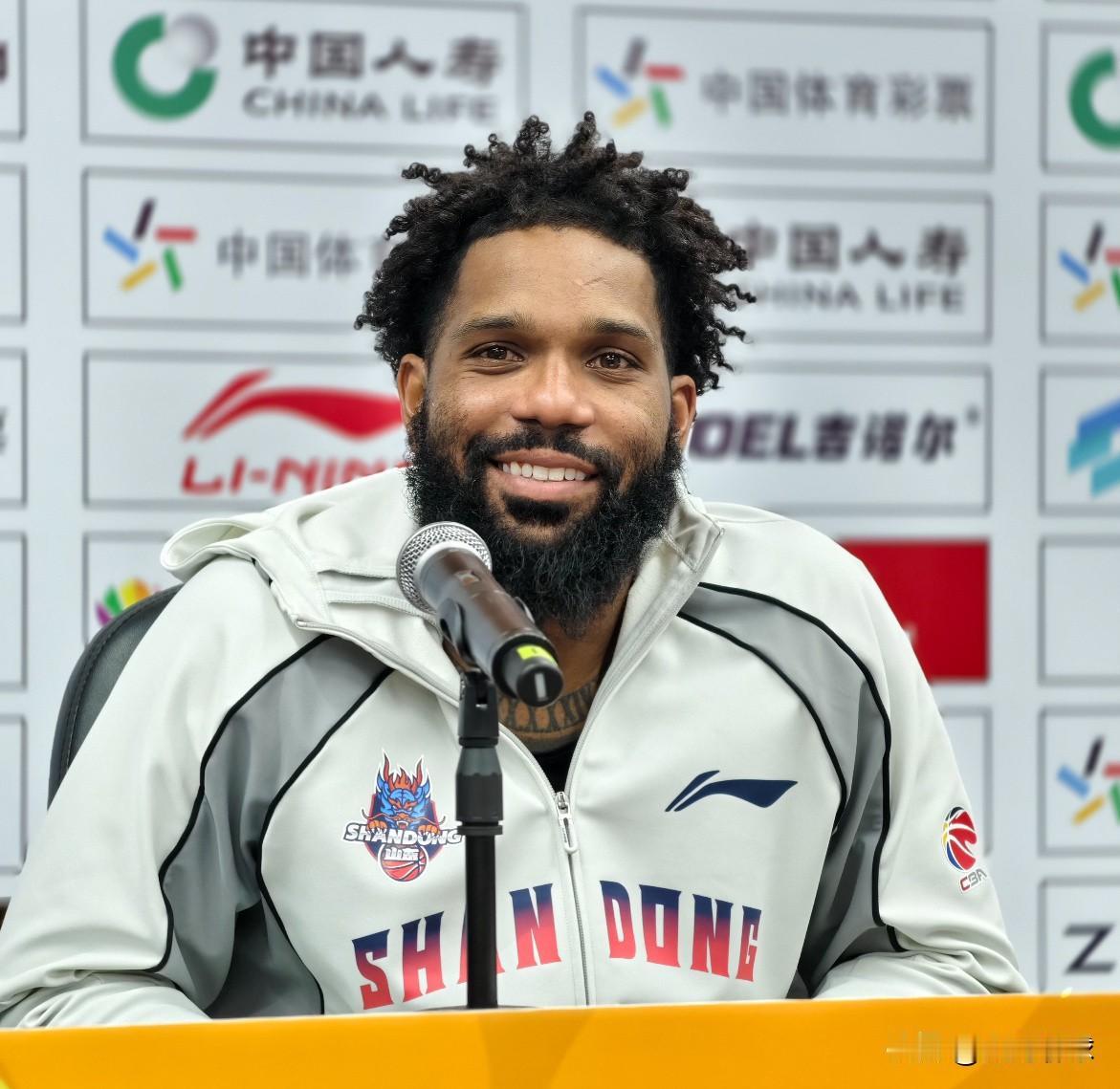 鲍威尔终迎爆发！恭喜山东男篮取得四连胜，就在刚刚山东男篮主场99:75拿下宁波男