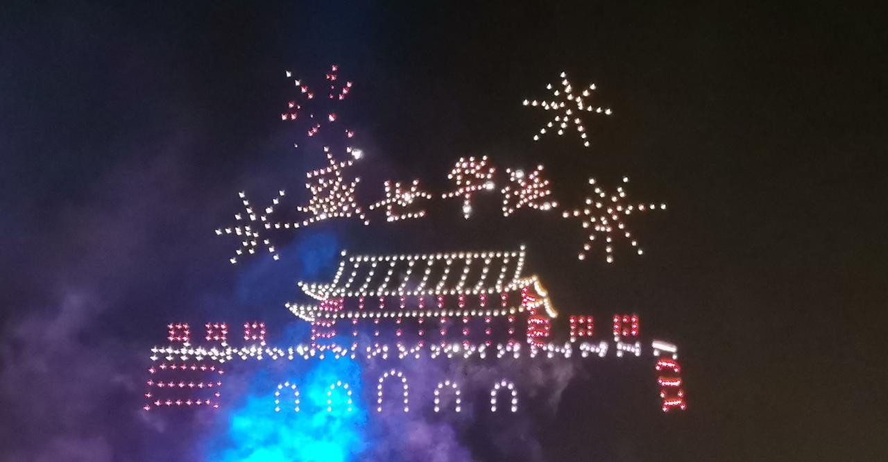国庆第一天，我们去了无锡拈花湾，人是很多，但比起其他地方人头攒动水泄不通的情况来