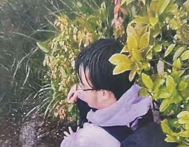 程梦圆的事情还没有翻篇。又一个大一学生，独自进山94天了，他爸妈却是两天