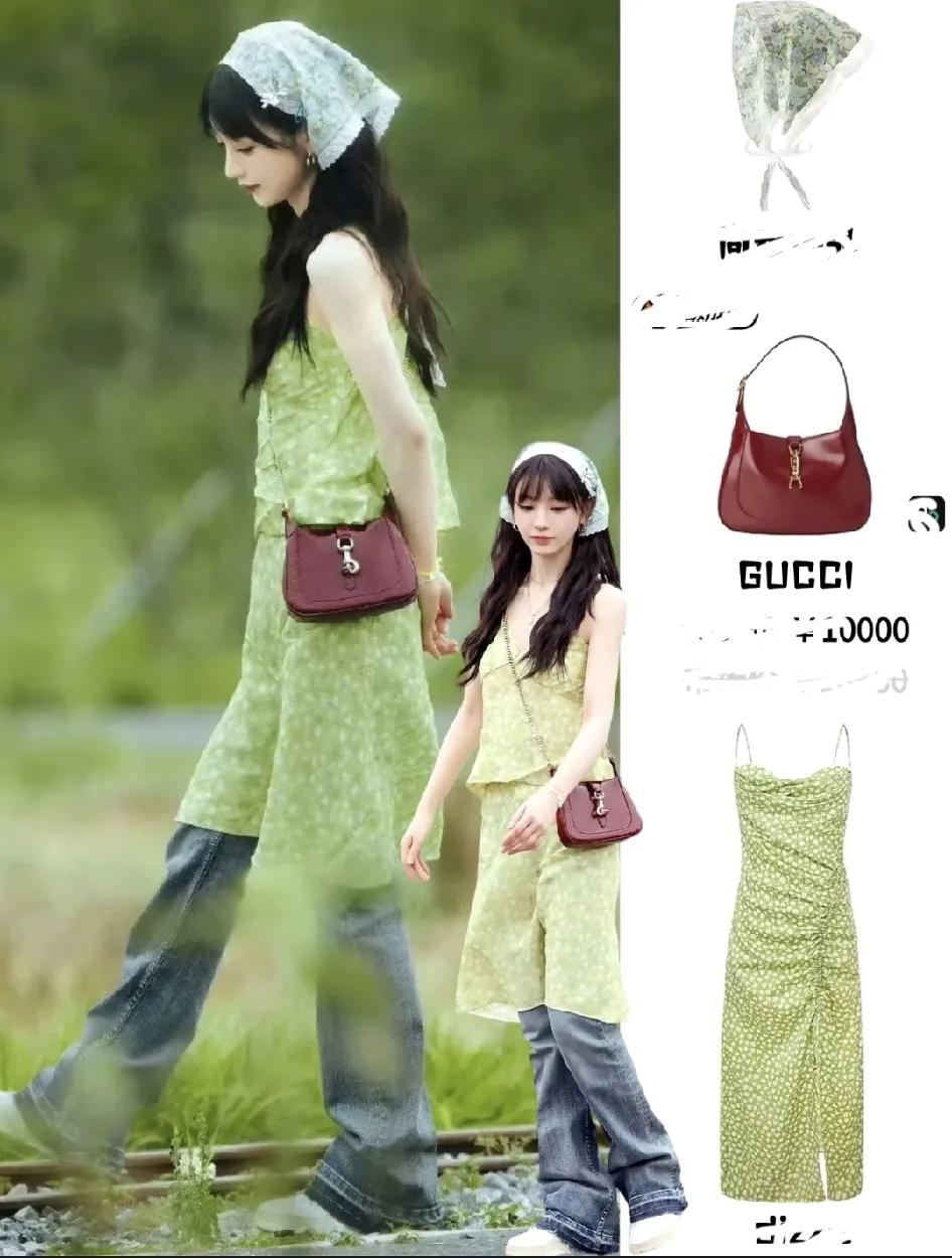 田曦薇有点奇怪。这次，她和张凌赫的《逐玉》火了，一般很多流量小花，剧火就接各种