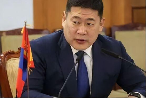 一蒙古国网友在网上发出了这样一句话：“当初蒙古为何要脱离中国独立出来？独立的意义