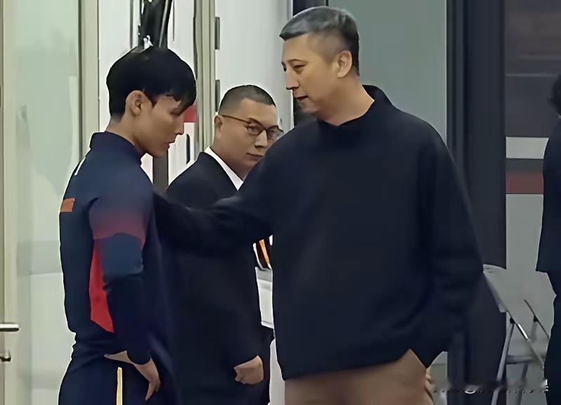 郭仕强:国家队的大门永远向每一位有荣誉感的运动员敞开，徐杰也不例外！CBA常