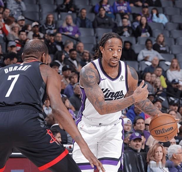 德罗赞谈杜兰特：“KD依旧非常出色。”“他是历史级别的得分手。”“总