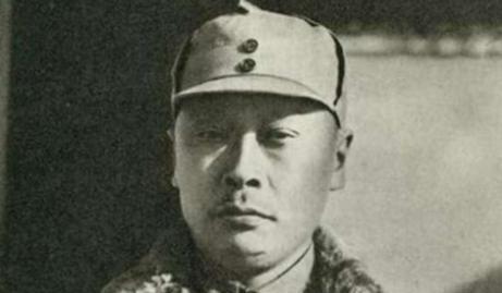 1941年，国军团长准备投奔新四军，谁知夜里却被暗杀，被捅了3刀，却没死，杀手走