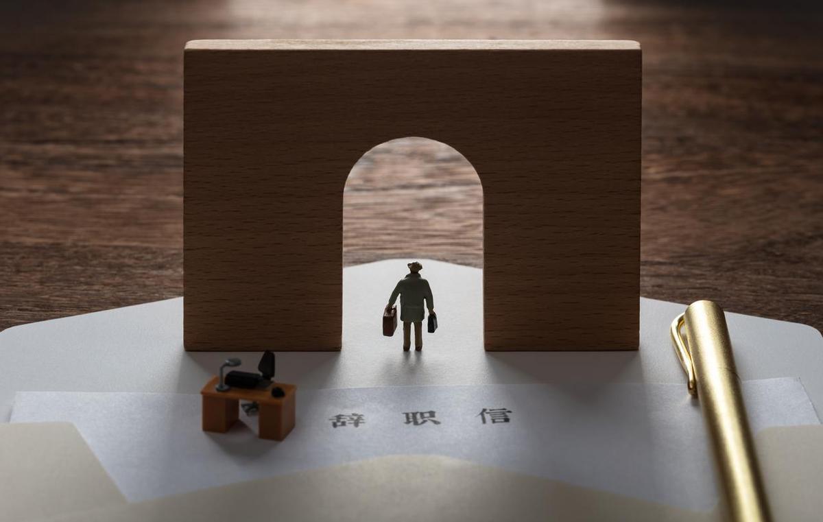 只有傻老板才会在辞职信甩脸上时才想起来留人，真正的高手早就布下了“天罗地网”，甚