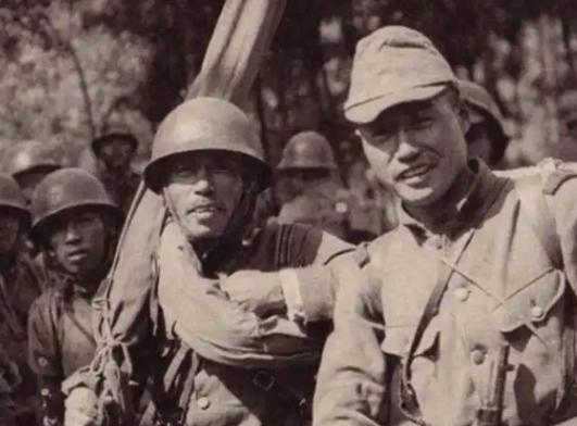 1944年，“大汉奸”郭绍绪请日军高层在家喝酒，席间，他大喊一声：“上炖鸡！”话