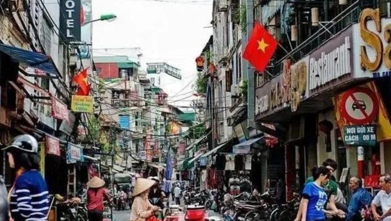 一个美国网民发帖：我刚在中国待了两周，开始的时候我以为我们完蛋了，但是当我回到美