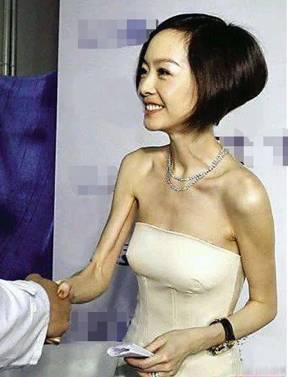 感觉还是胖点好看，太瘦了给人一种难民的感觉！​​​