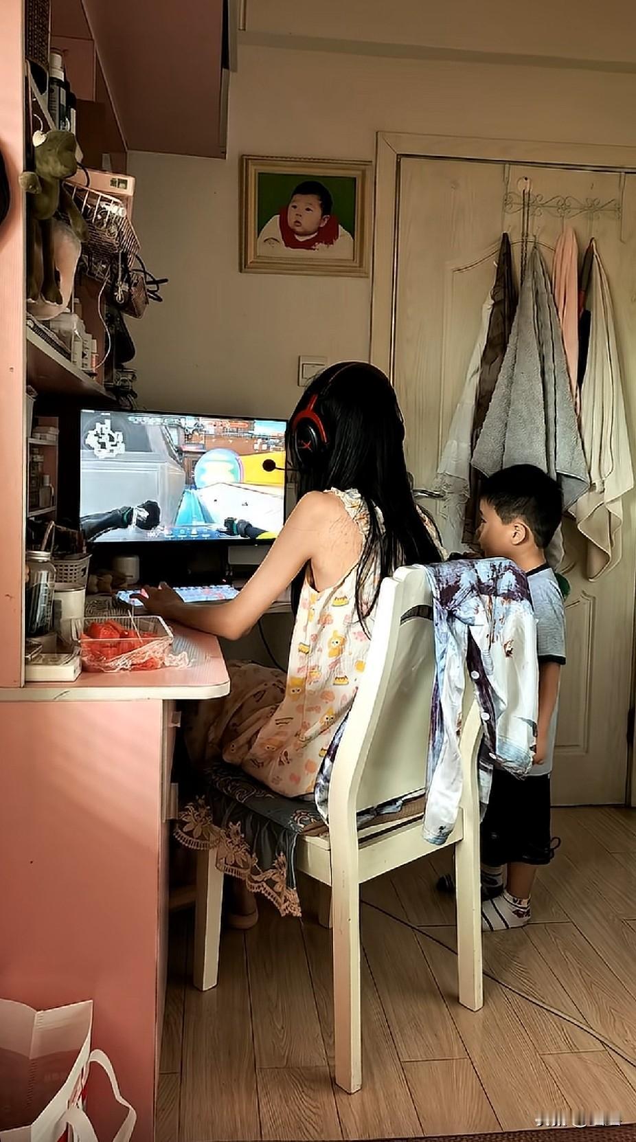 拿侄子压岁钱给姑姑买个电竞椅吧