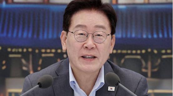 青瓦台会议掀桌对峙！李在明怒呛：韩国福利岂能单向投喂外国人？9月1日青瓦台国务