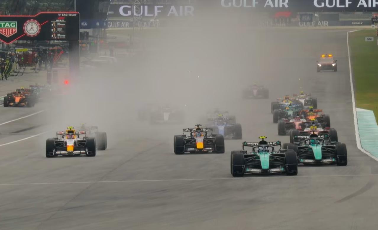老天帮了维斯塔潘大忙！暴雨搅乱2026F1巴林战局，红牛拿下本赛季首胜.谁都没
