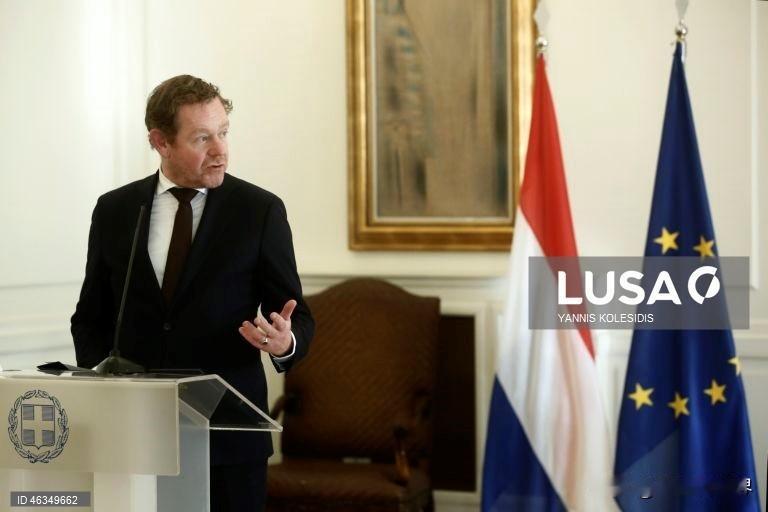 【荷兰外长就特朗普对欧洲8国征收新关税发表评论】海牙时间2026年1月17日，