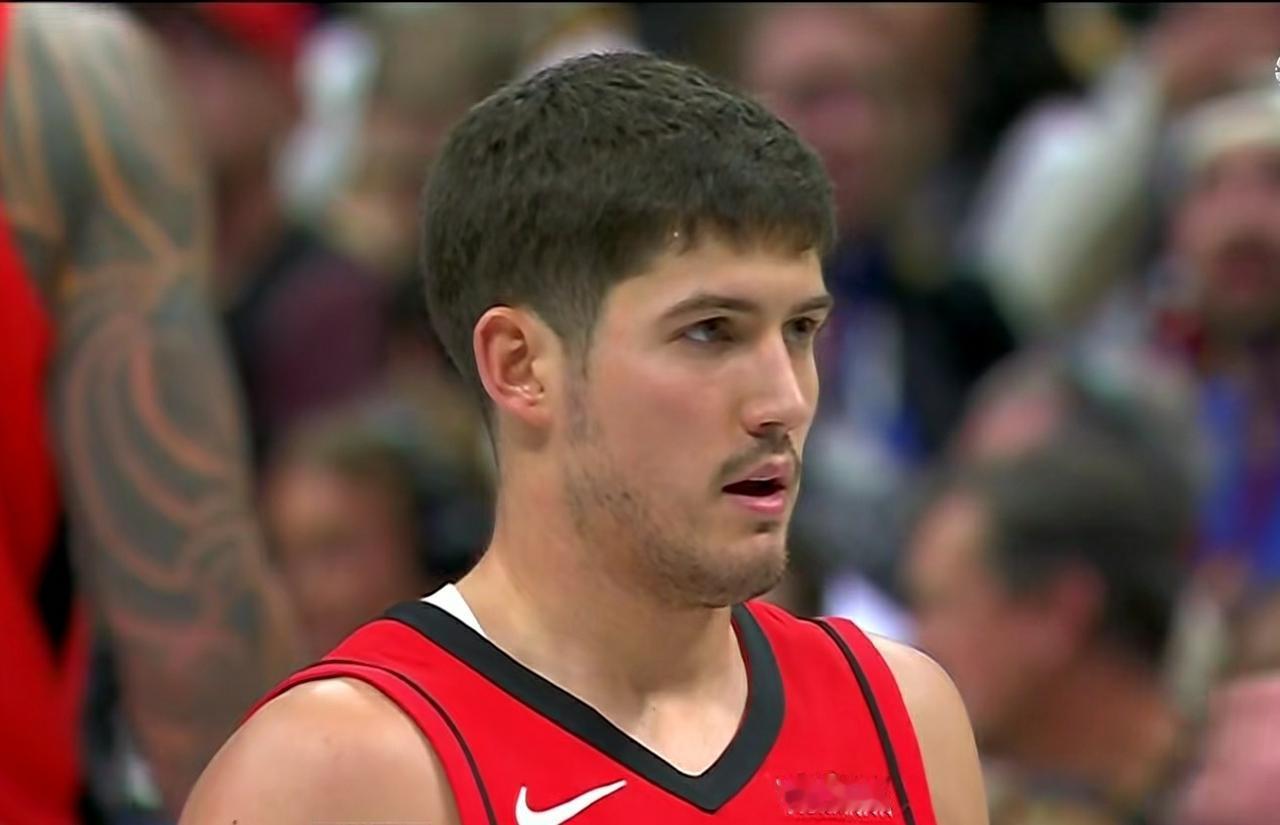 我要怒赞探花谢波德！在火箭主场迎战马刺的末节比赛中发生极其疯狂一幕：谢波德（末节