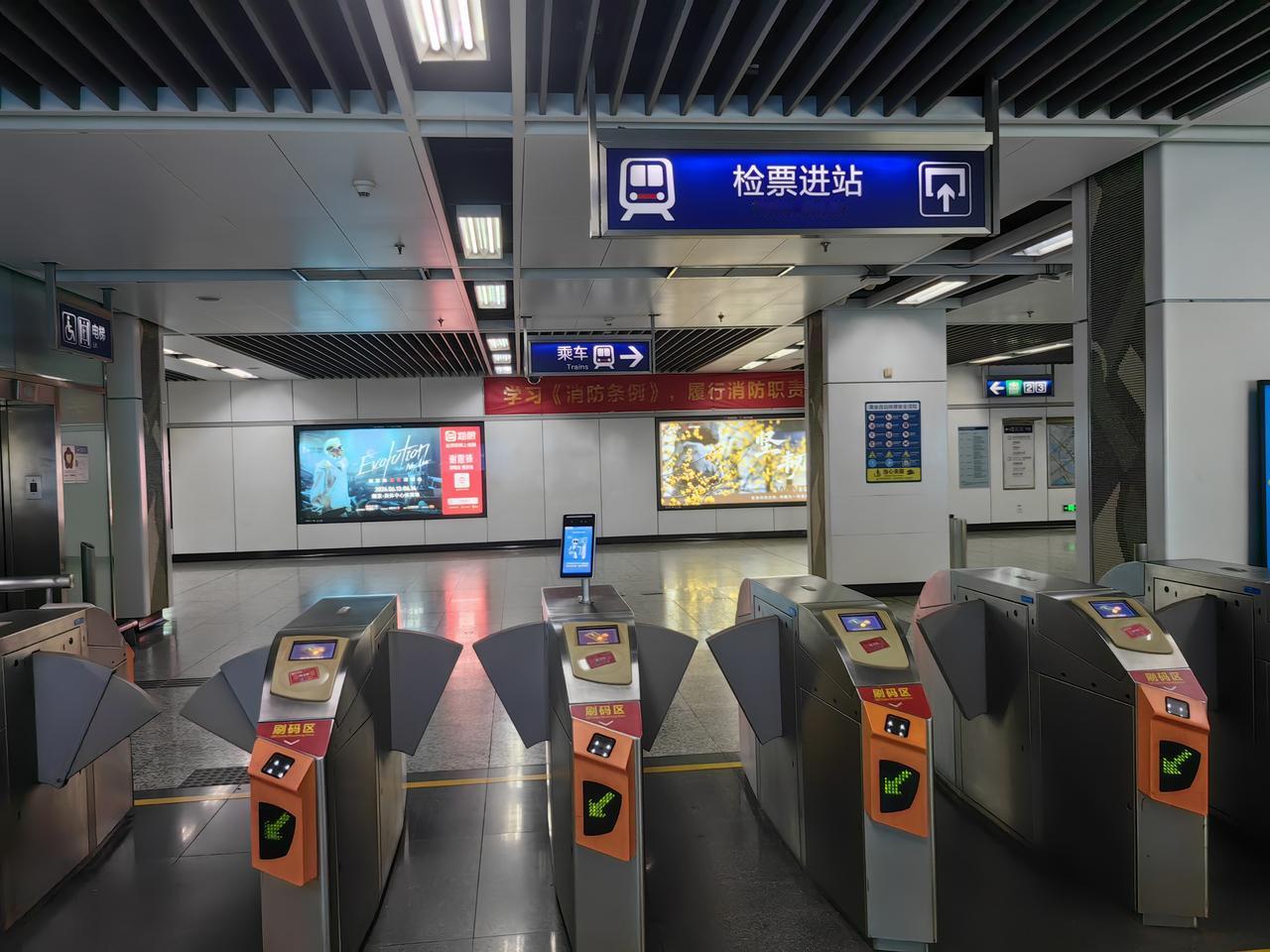南京地铁值得我们点赞！城市公共交通对退役军人实行免费，这已经不是新闻，在很多城