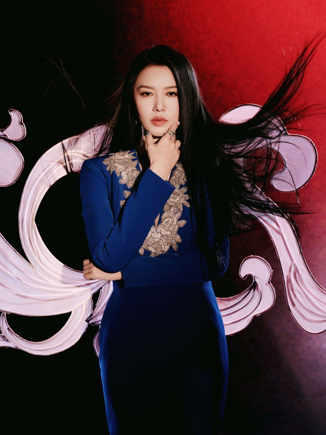 谭维维美甲谭维维的美甲太有反差感了！舞台上是霸气女王，美甲却是萌系短甲，粉粉嫩