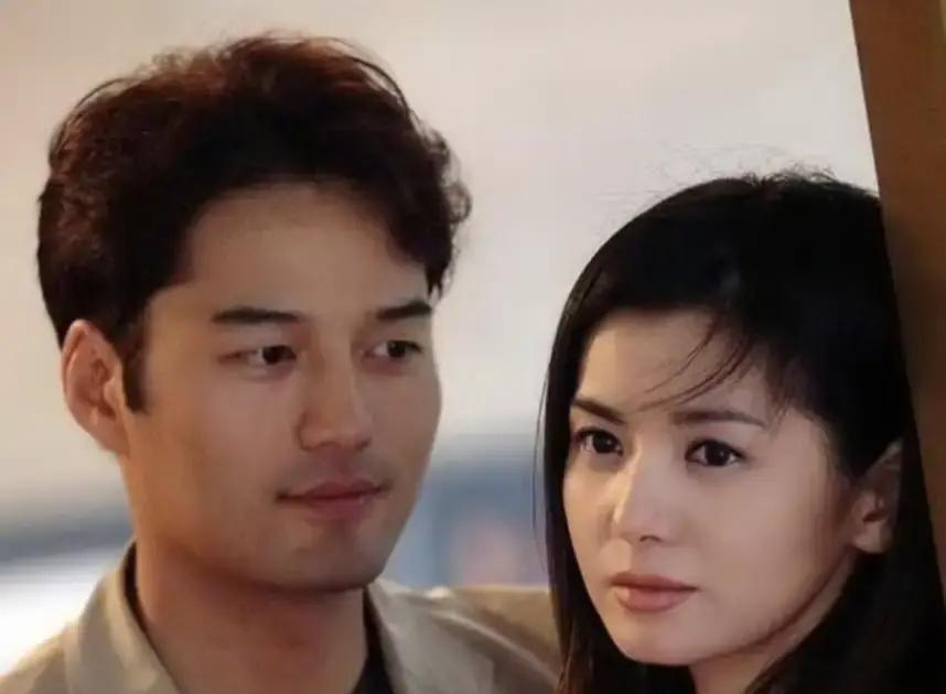 全韩国女人的梦中情人，最后用一条领带，在浴室里把自己“交”了出去。别信传闻。