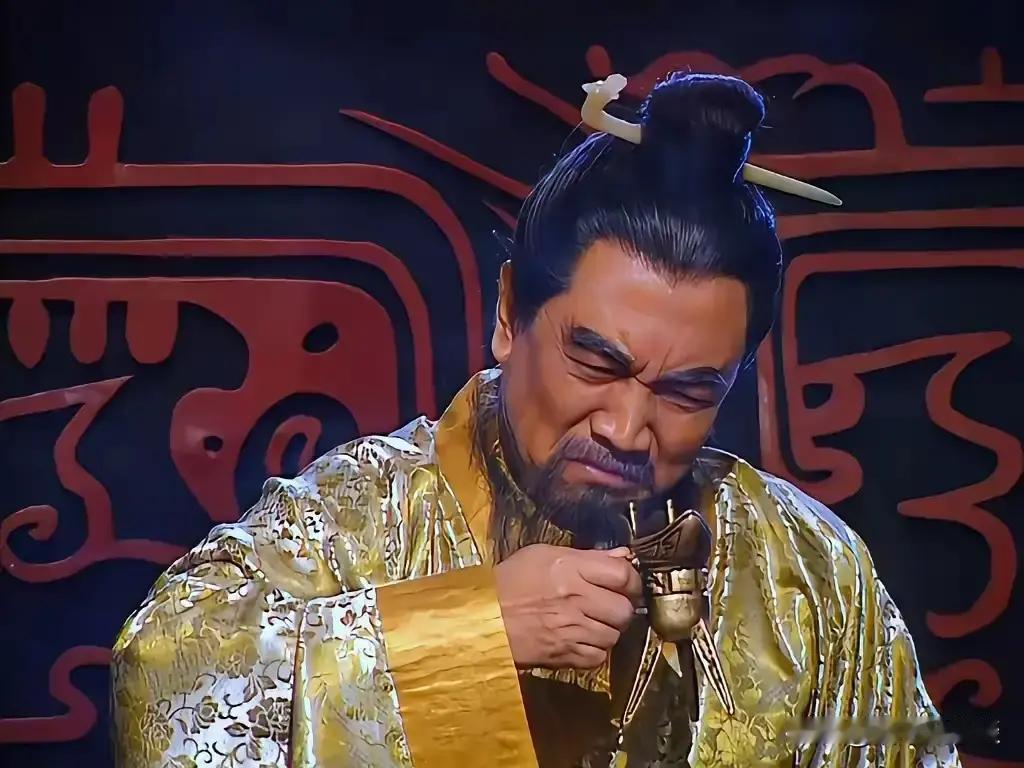 汉献帝人品有问题，有眼力见就主动废后，然后立曹节为皇后，尽快生个儿子，然后立为太子给曹操养。结果他搞