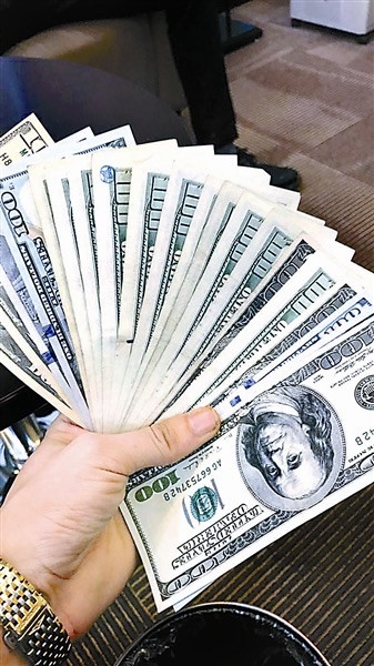 郑钦文年收入1.5亿，成网坛独一档存在9月8日相关媒体报道，中国网球选手郑钦文在2026美网赛场，创
