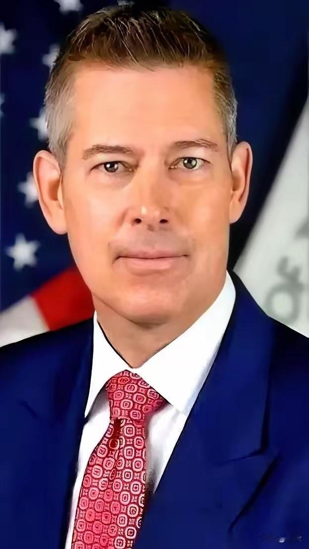 我今天看到一条新闻，后背直发凉。美国交通部长说，要是再这么搞下去，他们可能要关