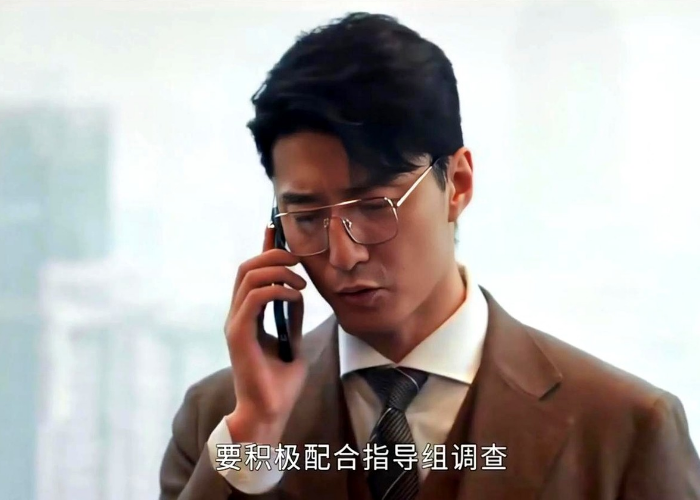 程子健的狠毒，超乎想象。他用谢母的命，逼谢鸿飞闭嘴。很多人以为程子健只是