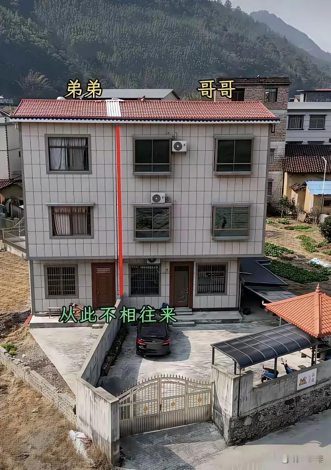 兄弟之间‘’鸡犬之声相闻，老死不相往来‘’的真实写照，令人十分痛心。兄弟是一奶