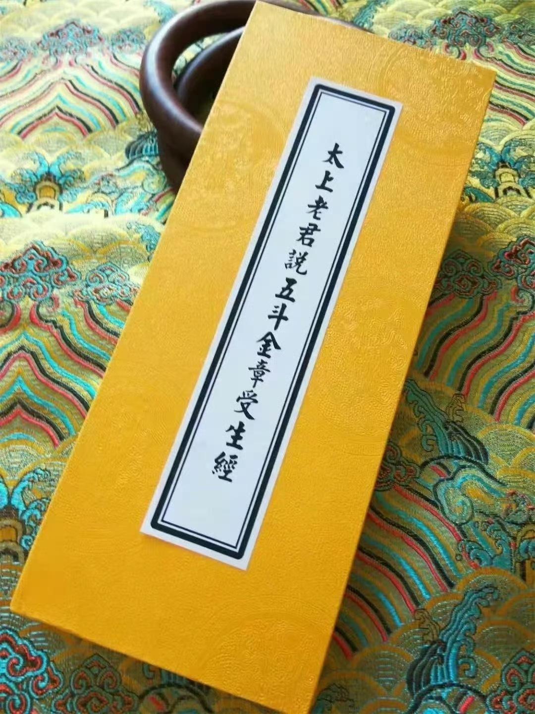 今日运势：乙巳年戊子月己巳日2025.12.26日鼠：小吉努力工作牛：